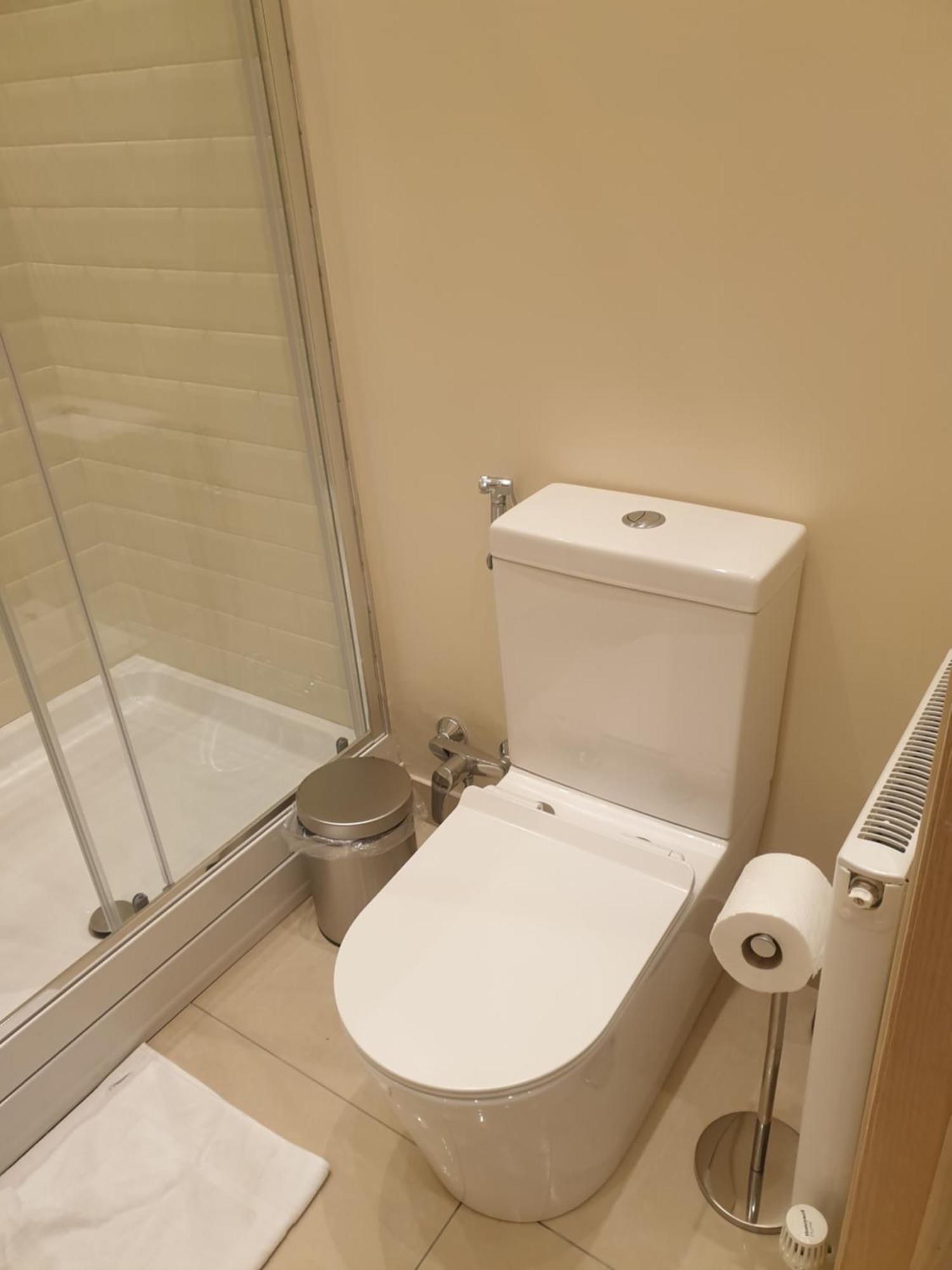 London Luxury Apartments 3 Bedroom Sleeps 8 With 3 Bathrooms 4 Mins Walk To Tube Free Parking Ilford Exterior photo