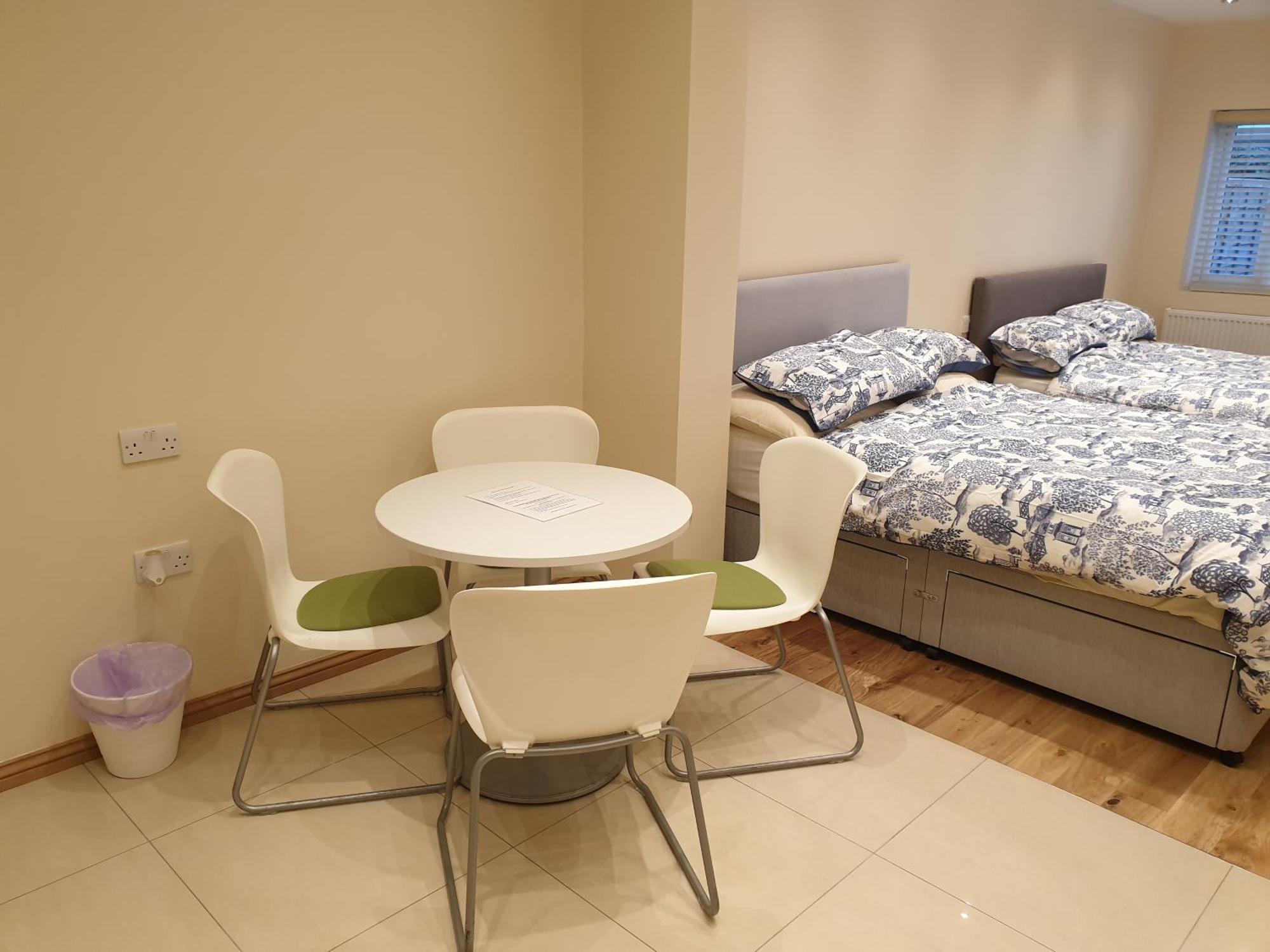 London Luxury Apartments 3 Bedroom Sleeps 8 With 3 Bathrooms 4 Mins Walk To Tube Free Parking Ilford Exterior photo