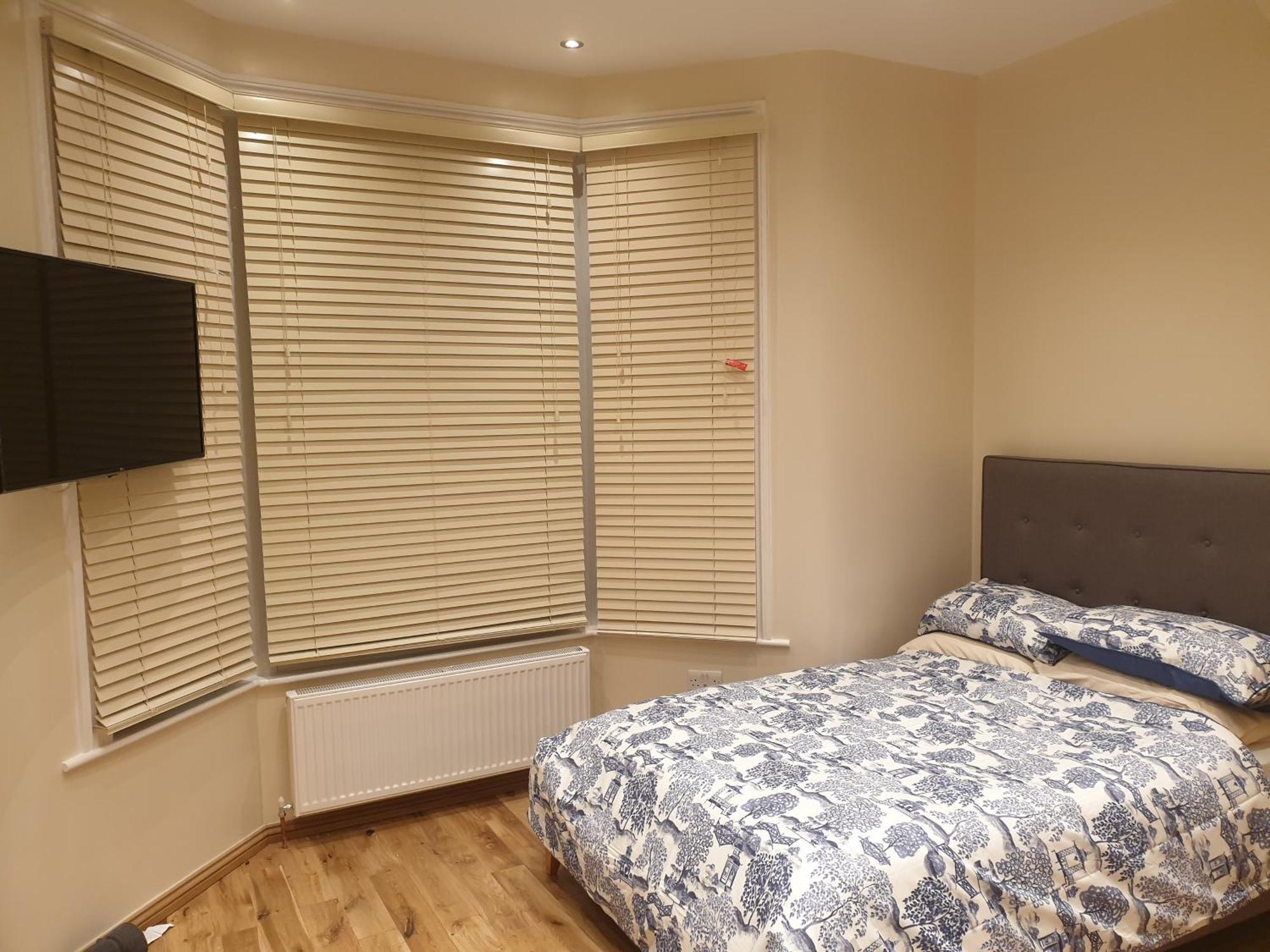London Luxury Apartments 3 Bedroom Sleeps 8 With 3 Bathrooms 4 Mins Walk To Tube Free Parking Ilford Exterior photo