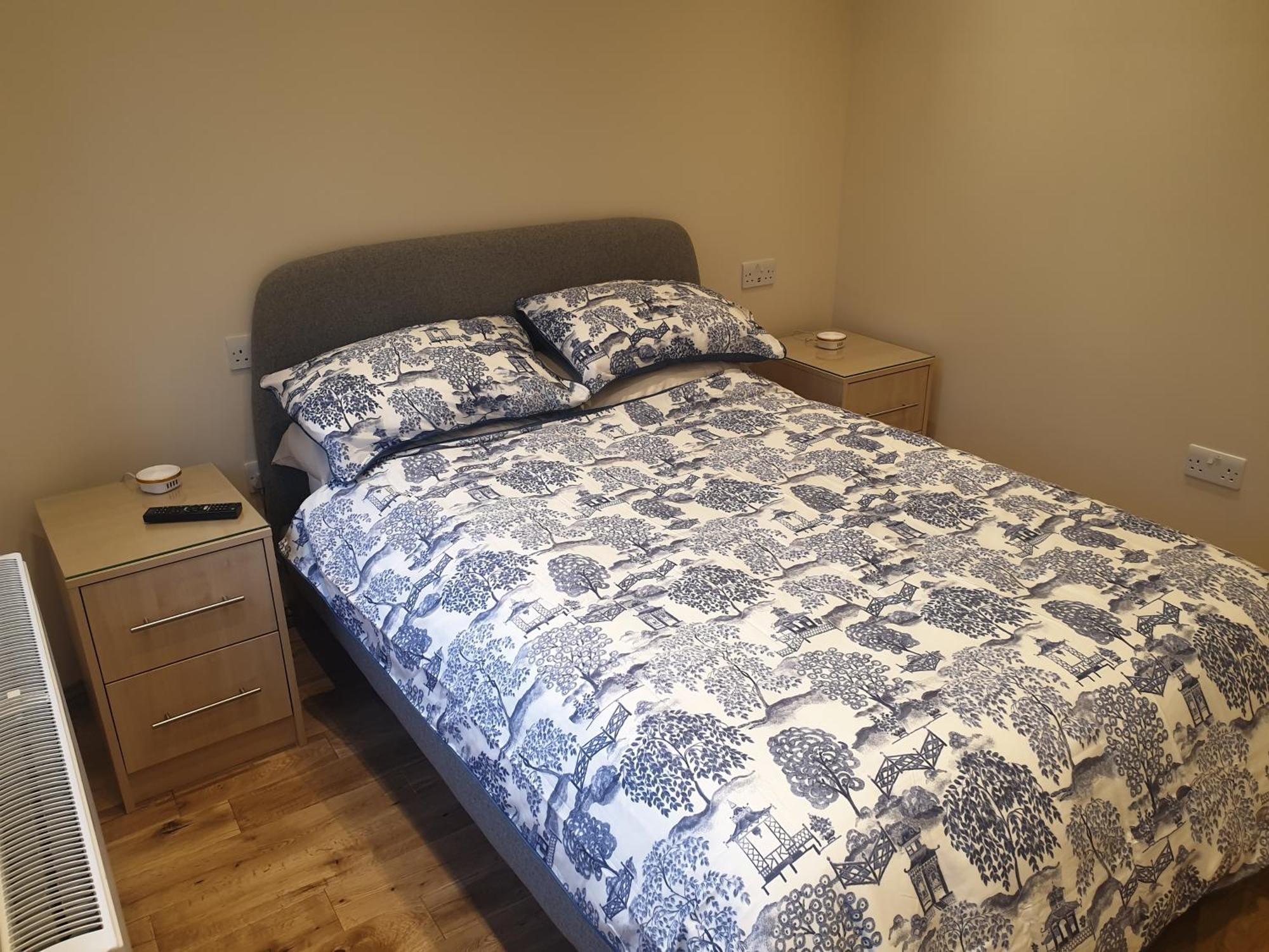 London Luxury Apartments 3 Bedroom Sleeps 8 With 3 Bathrooms 4 Mins Walk To Tube Free Parking Ilford Exterior photo